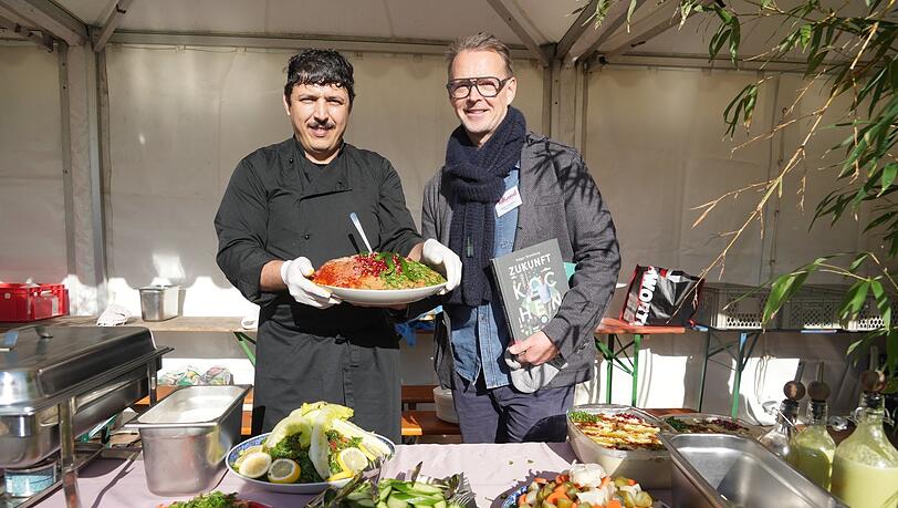V.l.: Der syrische Koch Hussein Kyare und Holger Stromberg. V.l.: Der syrische Koch Hussein Kyare und Holger Stromberg.