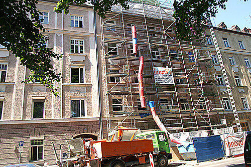 Das Haus in der Isartalstraße, in dem Künzi seit 22 Jahren lebt, wird zur Zeit renoviert. Das wäre gut und schön, müssten die Mieter nicht einen Teil der Kosten, elf Prozent, übernehmen.
