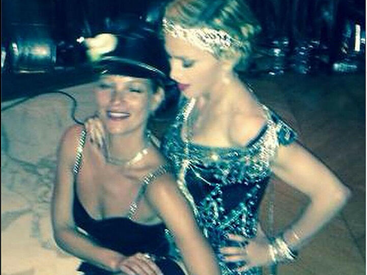 Madonna (r.) feiert ihren 56. Geburtstag mit Model Kate Moss (l.)