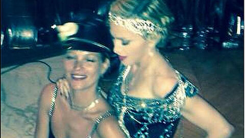Madonna (r.) feiert ihren 56. Geburtstag mit Model Kate Moss (l.)