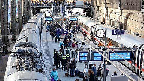 Eine technische Störung führte in Norddeutschland zum kompletten Stillstand im Fernverkehr.