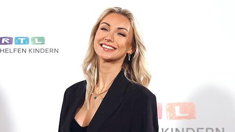 Anna-Carina Woitschack freut sich &uuml;ber ihre "Let's Dance"-Teilnahme.