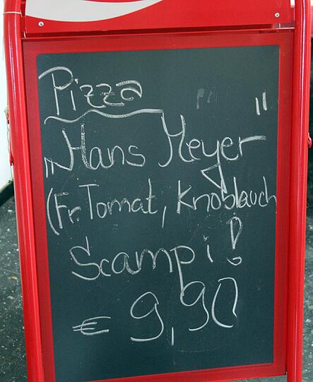 "Ich musste lesen, dass sich der Meyer für klassische Musik interessiert. Da lachen sich ja alle, die mich kennen, halbkrank! 
Fürs Kulturelle ist eher meine Frau zuständig."