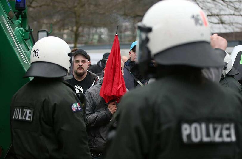 Demos von Extremisten in Wuppertal - die Bilder.