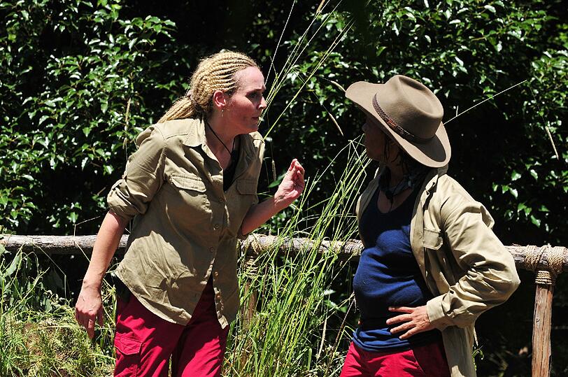 Ganz ohne Sterne auf dem Konto gehen die beiden zurück ins Camp. Dafür liefern sie sich eine ordentliche Konfrontation. Helena schreit Ricky nach der Prüfung an.