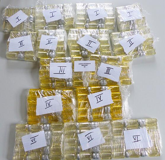 Die Ausbeute: Insgesamt stellte die Zollfahndung 350 Anabolika-Ampullen, zwei Kilo Grundstoffe zur Anabolikaherstellung und 300 Potenzpillen sicher.