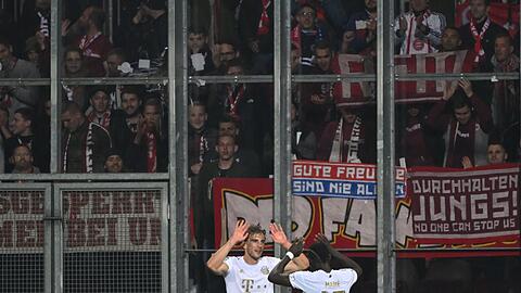 Leon Goretzka (l) und Sadio Mane sorgten in Pilsen schnell für klare Verhältnisse.