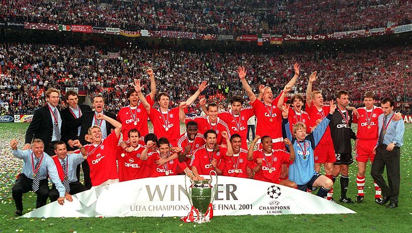 2001: Der FC Bayern sicherte sich mit 5:4 nach Elfmeterschießen den Sieg in der Champions League gegen Valencia 2001: Der FC Bayern sicherte sich mit 5:4 nach Elfmeterschießen den Sieg in der Champions League gegen Valencia
