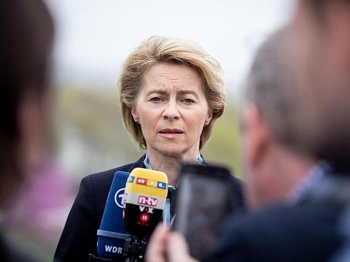 Zieht trotz der massiven Ausrüstungsmängel bei der Bundeswehr eine positive Bilanz ihrer bisherigen Amtszeit: Verteidigungsministerin Ursula von der Leyen.