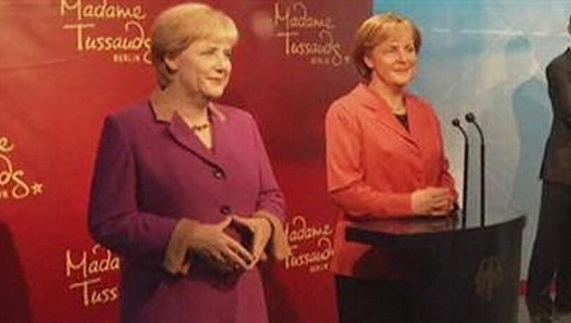 Doppelte Angela bei Madame Tussaud's: Einmal ohne und einmal mit Merkelraute Doppelte Angela bei Madame Tussaud's: Einmal ohne und einmal mit Merkelraute