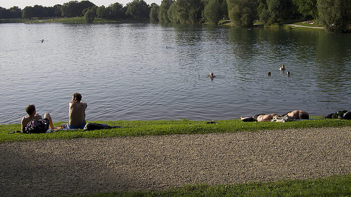 Der Heimstettener See im Osten von München: Hier kam es zu der Vergewaltigung. (Archivbild)