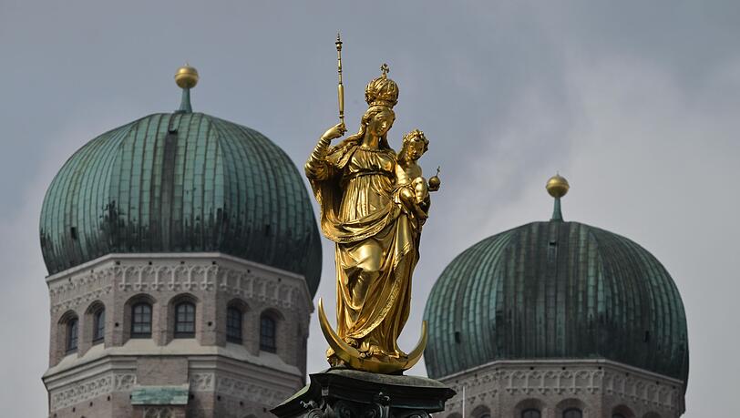 Neben dem Regen wird vielerorts auch eine dichte Bewölkung vorhergesagt.