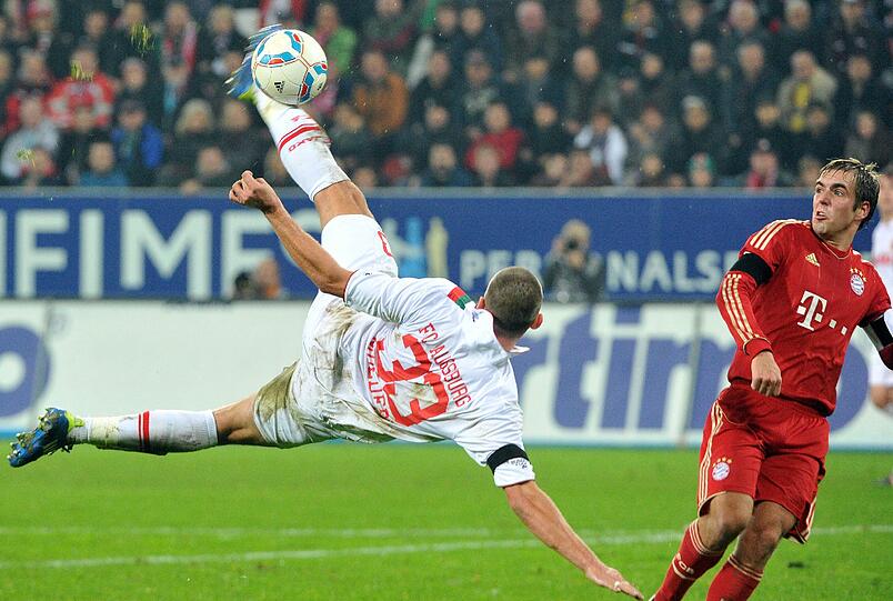 PHILIPP LAHM - NOTE 3:
Rettete bei gefährlichem FCA-Konter clever (67.). Effektiv und fleißig, manchmal zu lässig, der Immerspieler. Und das im Wissen, nach der Partie einen Kurzurlaub zu haben. Bundestrainer Löw lässt ihn ja durchatmen.