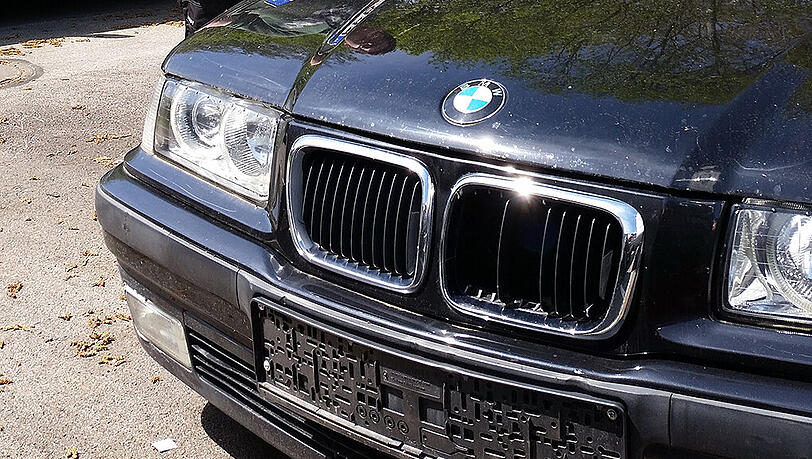 Nach dem Skandal um die Plakette für diesen Schrott-BMW ermittelt jetzt die Staatsanwaltschaft. Nach dem Skandal um die Plakette für diesen Schrott-BMW ermittelt jetzt die Staatsanwaltschaft.