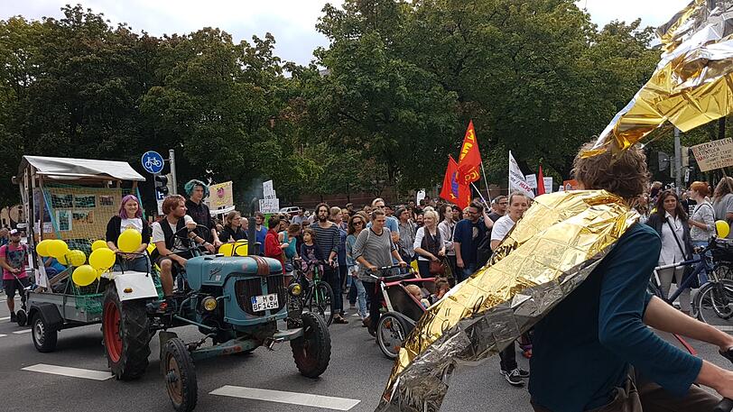 Motto: ausspekuliert! Am Samstag kamen um die 10.000 Menschen zur großen Demo gegen Spekulanten, Mietwahnsinn und für mehr Mieterschutz nach München.
