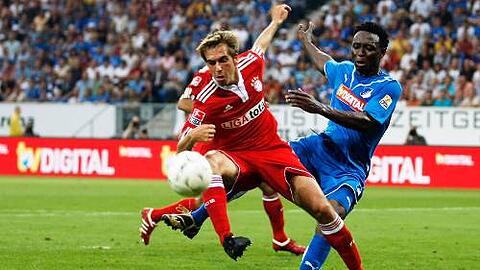 "Kapitän bei Bayern zu sein, macht mich stolz": Philipp Lahm (l.) im Duell mit  Hoffenheims Obasi.