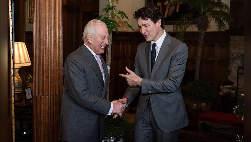 Waren trotz angespannter weltpolitischer Lage bester Laune: König Charles III. (l.) und der kanadische Premierminister Justin Trudeau.