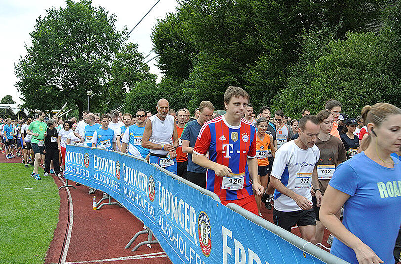 Der Sommernachtslauf im Olympiapark konnte mit 1.900 Teilnehmern einen neuen Rekord verbuchen. Klicken Sie sich durch die Bilderstrecke.