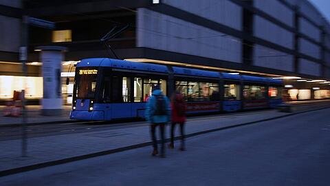 Elektro-Trambahnen ohne Gleise - bisher in München nur schwer vorstellbar.