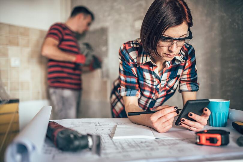 Eine Idee direkt umzusetzen mag verlockend sein. Doch ganz ohne Planung endet das Projekt oft im Frust. Materialien fehlen, Werkzeuge sind ungeeignet oder der Aufwand wird untersch&auml;tzt. &Uuml;berlegen Sie sich daher vorher, was Sie wirklich brauchen, welche Kosten auf Sie zukommen und wie viel Zeit zur Verf&uuml;gung steht. So bleiben b&ouml;se &Uuml;berraschungen aus.