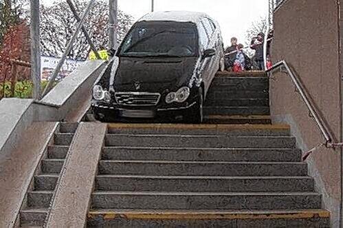 Diese Treppe ist keine Garagenzufahrt.