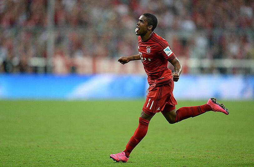 Saison 2015/16: Douglas Costa trifft beim 5:0-Sieg gegen den Hamburger SV.