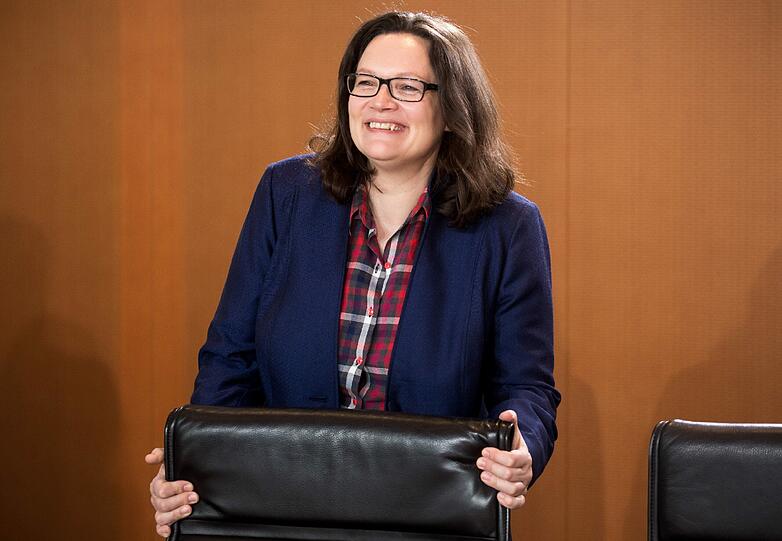 Nahles über EU-Ausländer: Sozialhilfe erst nach 5 Jahren