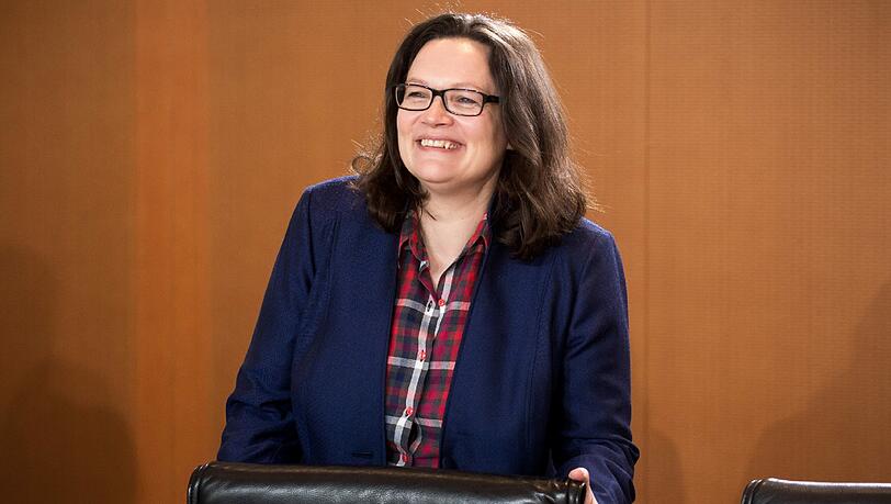 Nahles über EU-Ausländer: Sozialhilfe erst nach 5 Jahren Nahles über EU-Ausländer: Sozialhilfe erst nach 5 Jahren