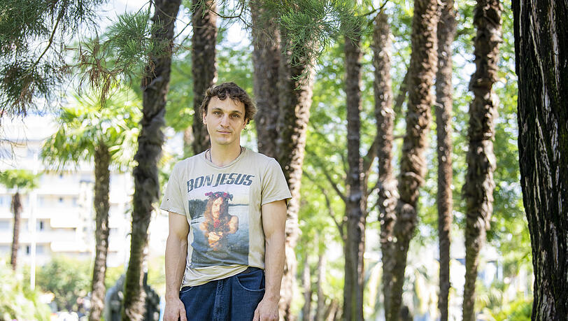 Franz Rogowski stammt aus Freiburg. Er spielte am Thalia Theater, an der Schaubühne am Lehniner Platz und an den Kammerspielen. Im deutschen Arthausfilm ist er ein Star ("Victoria", "Fikkefuchs", "Transit", "Undine"). Franz Rogowski stammt aus Freiburg. Er spielte am Thalia Theater, an der Schaubühne am Lehniner Platz und an den Kammerspielen. Im deutschen Arthausfilm ist er ein Star ("Victoria", "Fikkefuchs", "Transit", "Undine").