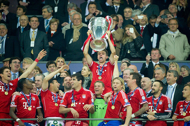 2013 gewinnt Thomas Müller das erste Mal die Champions League. Im Finale im Londoner Wembley Stadion wurde Borussia Dortmund mit 2:1 geschlagen.