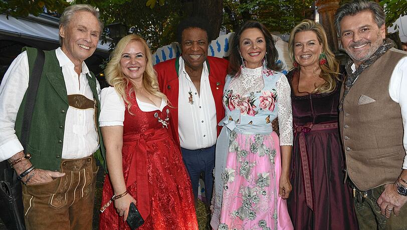 Zum "Heidifest" versammelten sich 2025 zahlreiche Größen aus der Schlagerbranche. Zum "Heidifest" versammelten sich 2025 zahlreiche Größen aus der Schlagerbranche.