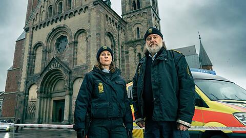 "Der D&auml;nemark-Krimi": Streifenpolizistin Ida S&ouml;rensen (Marlene Morreis, l.) und ihr Kollege Magnus Winter (Nicki von Tempelhoff).