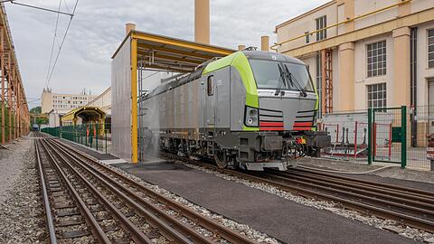 Der Siemens-Zug "Vectron". In dem Loktyp ist aus Kostengr&uuml;nden ein unabgefederter "Tatzlager-Antrieb" verbaut, der die Gleise mit rund vier Tonnen ungefederter Masse pro Achse belastet.