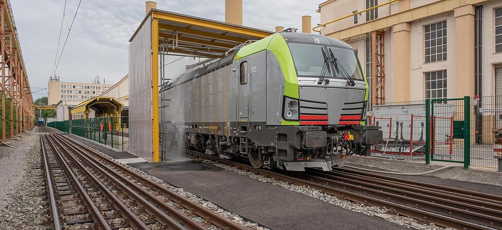 Der Siemens-Zug "Vectron". In dem Loktyp ist aus Kostengr&uuml;nden ein unabgefederter "Tatzlager-Antrieb" verbaut, der die Gleise mit rund vier Tonnen ungefederter Masse pro Achse belastet.