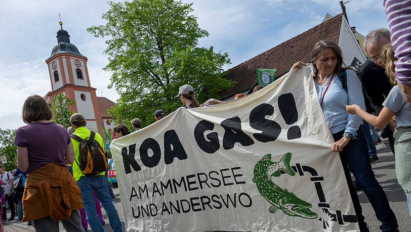 Vor dieser Demonstration am 1. Mai hatte der Gemeindechef Johannes Hintersberger große Bedenken. Sie verlief am Ende friedlich ohne Auseinandersetzungen.