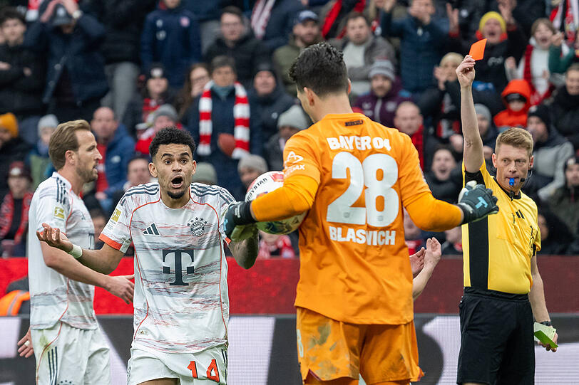 Luis D&iacute;az flog im letzten Duell gegen Leverkusen vom Platz.