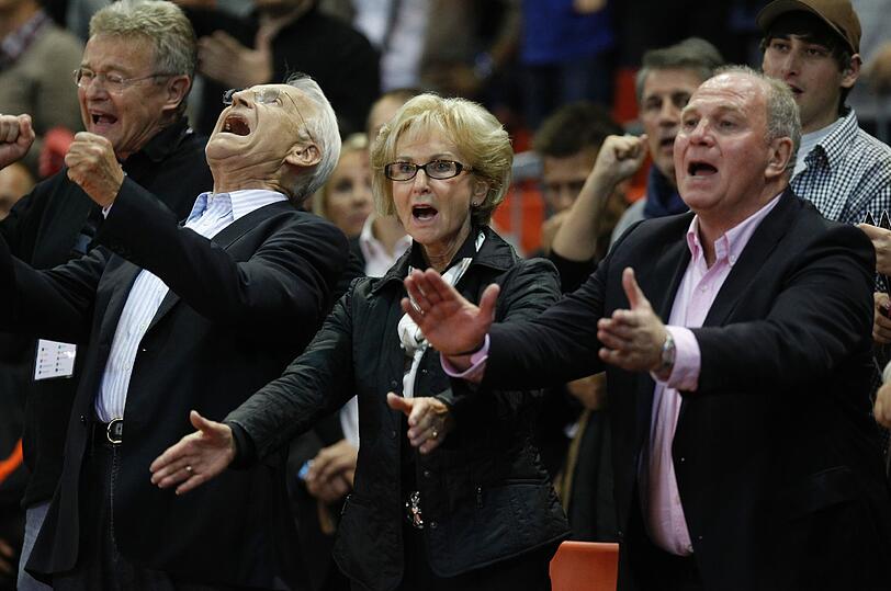 FC Bayern gegen die Phantoms Braunschweig: Die Promis zittern mit den Basketballern. Die Bilder
