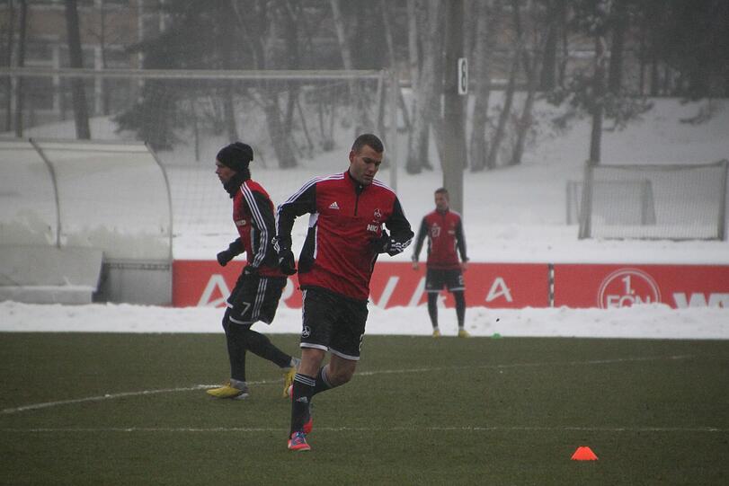 Berkay Dabanli
Note -: Kam nur zu einem Kurzeinsatz bislang. Der Winterpausen-Neuzugang ist Backup für Klose und Nilsson in der Innenverteidigung.