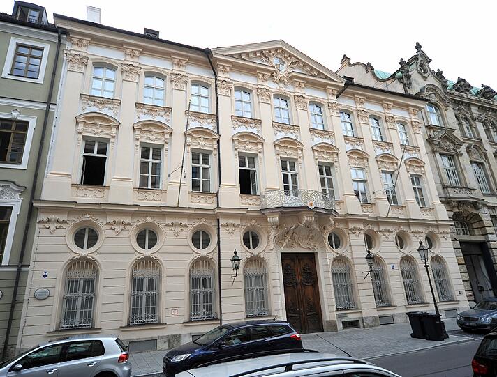 Das Erzbischöfliche Ordinariat im Rokoko-Palais Holnstein in München.
