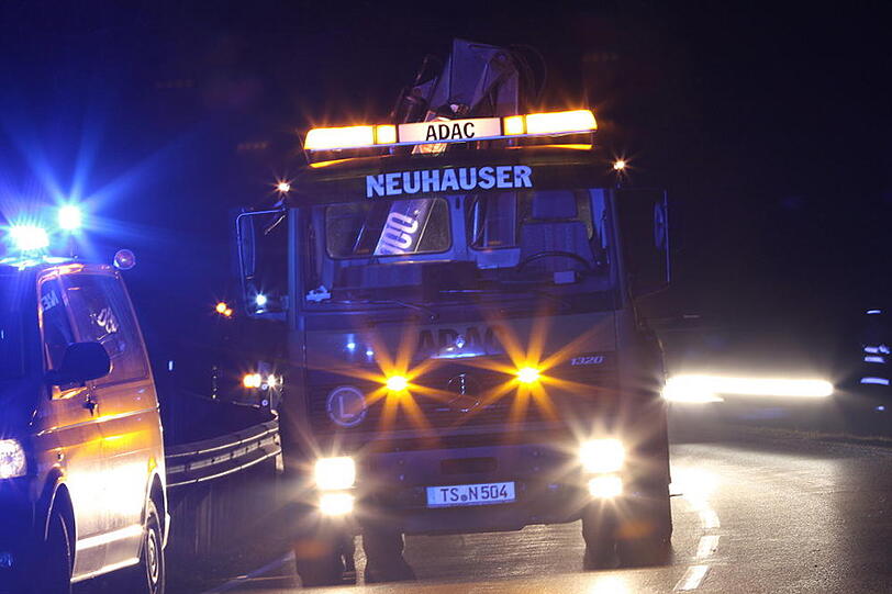 Unfassbares Glück hatte eine 19-Jährige, die diesen Unfall unverletzt überlebte.