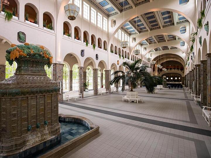 Die Wandelhalle im Kurpark in Bad Kissingen. Foto: Daniel Karmann/Archiv