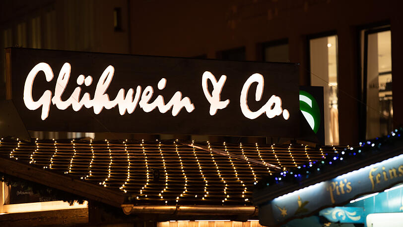 Im Alten Hof kann man dieser Tage unter anderem Glühwein genießen - wie auf einem eigentlich verbotenen Christkindlmarkt. (Symbolbild)