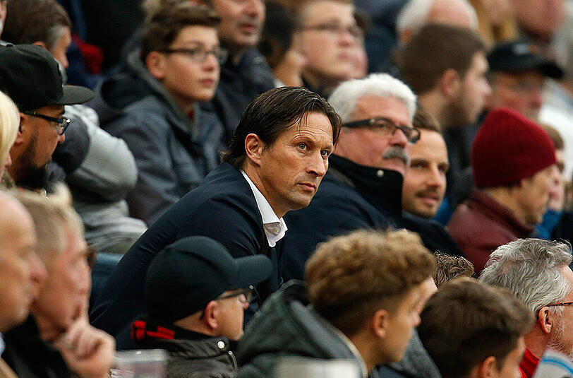 Musste auf der Tribüne Platz nehmen: Leverkusen-Trainer Roger Schmidt.