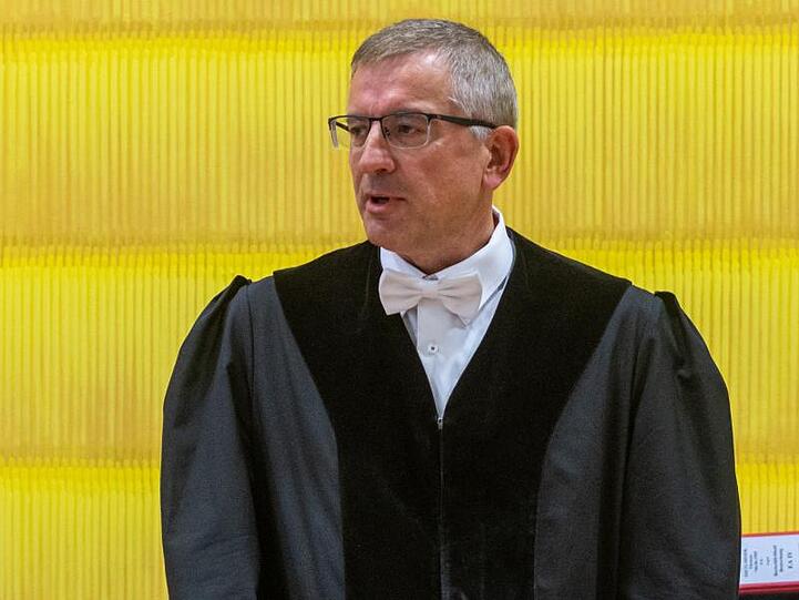 Georg Kimmerl, Vorsitzender Richter, steht im Verhandlungssaal im Landgericht. Foto: Armin Weigel/dpa