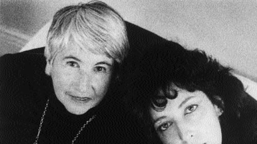 Die Musikerin Esther Bejarano (l.) mit ihrer Tochter Edna.