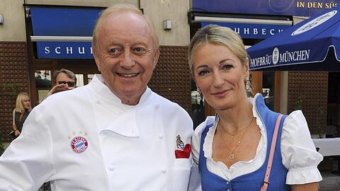 Viele Promi-Freunde haben sich von Alfons Schuhbeck angewandt &ndash; Monika Gruber h&auml;lt nach wie vor zu ihm.