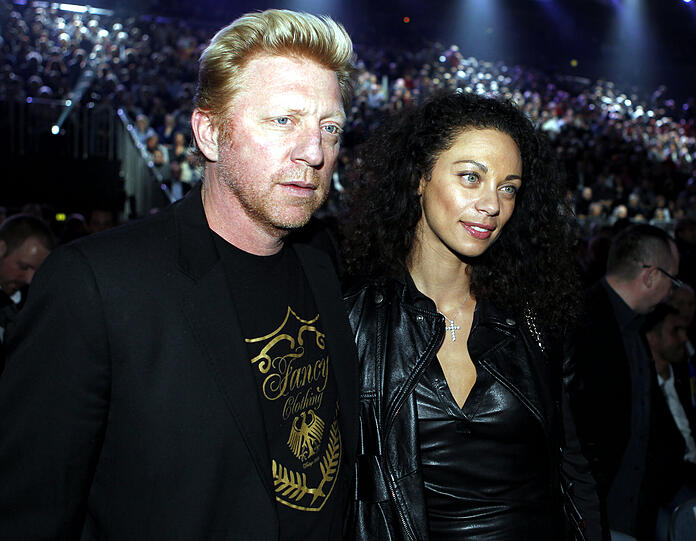 Für die üblichen Promis bei Box-Kämpfen war es zumindest sportlich ein kurzes Vergnügen: Boris Becker mit seiner Lilly.