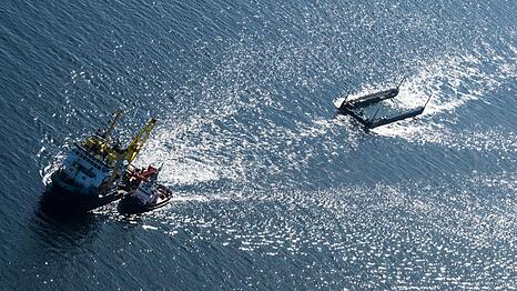 Der Schleppverband ist weiter in Richtung Nordsee unterwegs