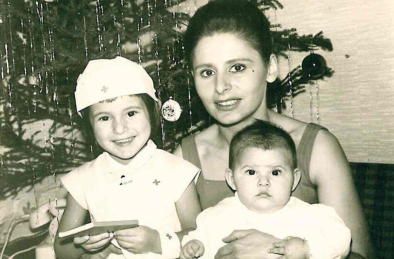 1963: Mama Gitta mit den beiden Töchtern Karin und Susi.