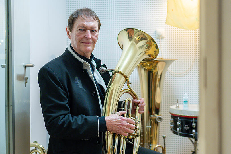 Hans-Jürgen Buchner von der Musikgruppe Haindling in seinem Musikstudio. Hans-Jürgen Buchner von der Musikgruppe Haindling in seinem Musikstudio.
